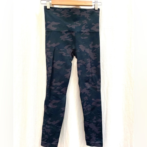 SPANX Seamless Leggings green camo size small - Picture 2 of 12